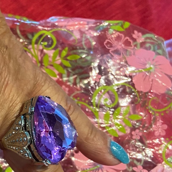 Big Purple crystal Heart 💜 ring - Picture 2 of 6